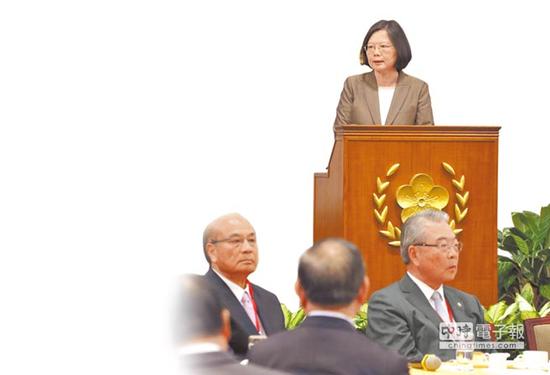 蔡英文談話與講稿不同調(diào)，臺(tái)灣企業(yè)主批當(dāng)局無(wú)擔(dān)當(dāng)。（圖片來(lái)源：臺(tái)灣《中國(guó)時(shí)報(bào)》）